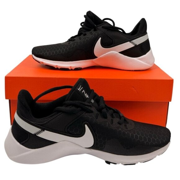 NWB Women's Nike Legend Essential 2 Black/White-Pure Platinum Size 6 (CQ9545 001 - Picture 1 of 9